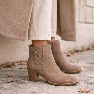 Aquatalia Brown Leather Ankle Boots 9.5 Made in Italy Woven Panel Weatherproof